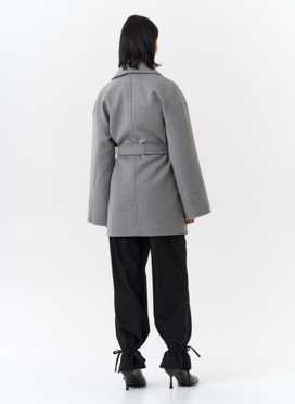 Женское укороченное пальто в сером цвете