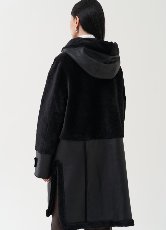 Женская дубленка черного цвета с капюшоном модель № 25523 универмаг малина