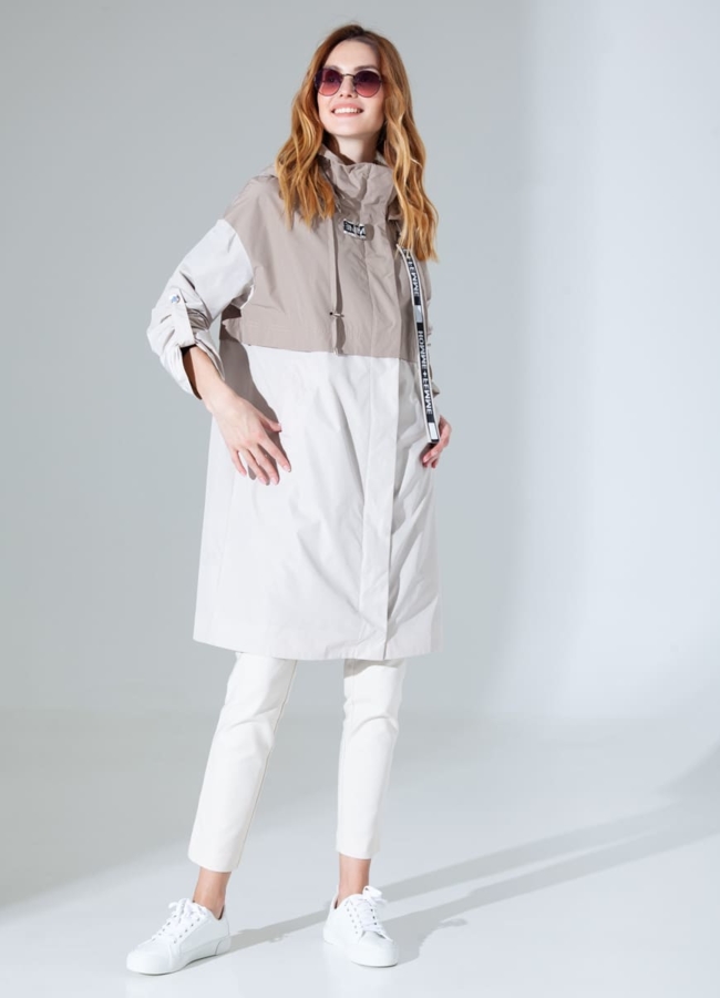 Плащ женский бежевого цвета модель № 8513 меха малина