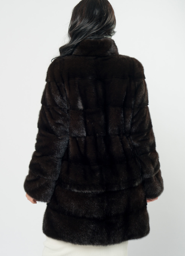 Поперечная шуба из норки модель № 25892 в кредит Поперечная шуба из норки модель № 25892 в кредит