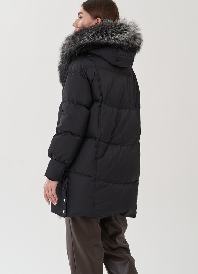 Женский пуховик с отделкой капюшона из чернобурки модель № 25367 универмаг малина