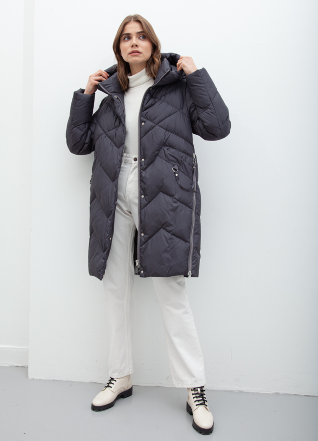 Пуховик женский серого цвета с капюшоном модель № 21051 универмаг малина