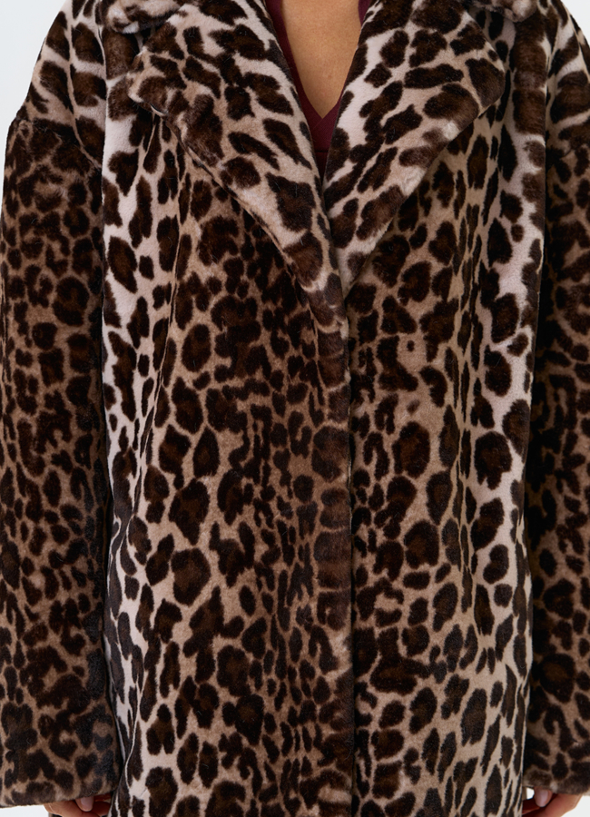 Женская шуба из эко меха с анималистическим принтом модель № 31278 универмаг малина Женская шуба из эко меха с анималистическим принтом модель № 31278 универмаг малина