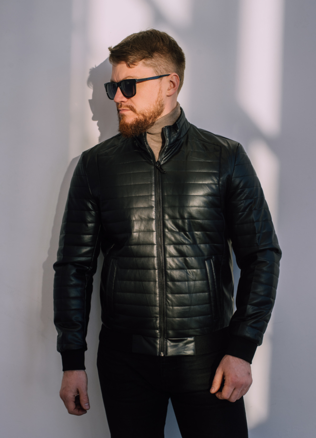 Куртка бомбер черного цвета на молнии  модель № 22541 универмаг малина