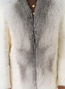 Шуба из норки с отделкой из меха лисы