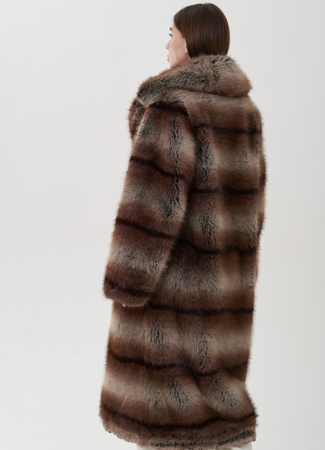 фото Женское пальто из эко меха под американского енота модель № 25680