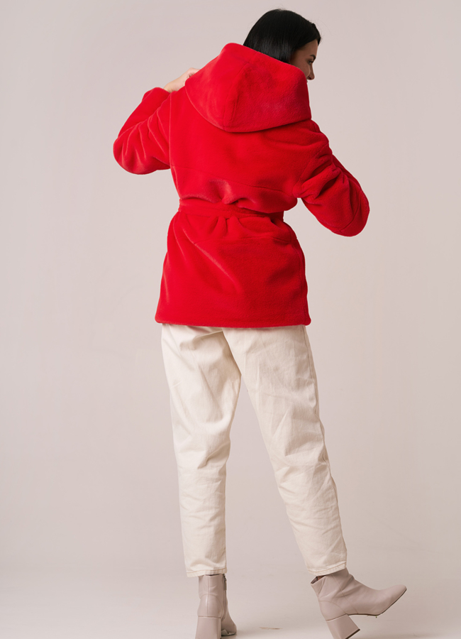 фото Шуба из искусственного меха красного цвета на поясе с капюшоном модель № 778-2