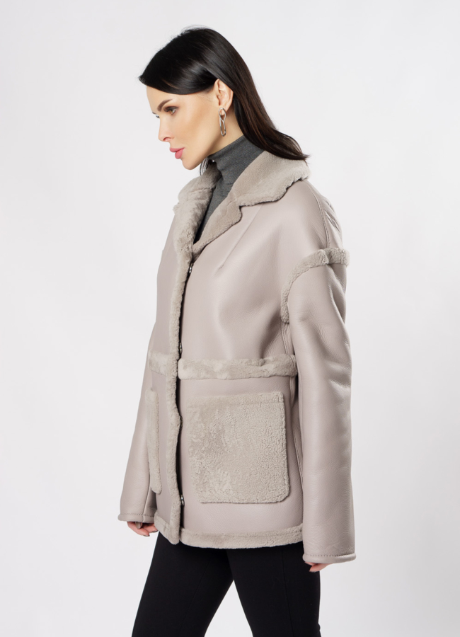 Укороченная дубленка бежевого цвета модель № 10494 в кредит