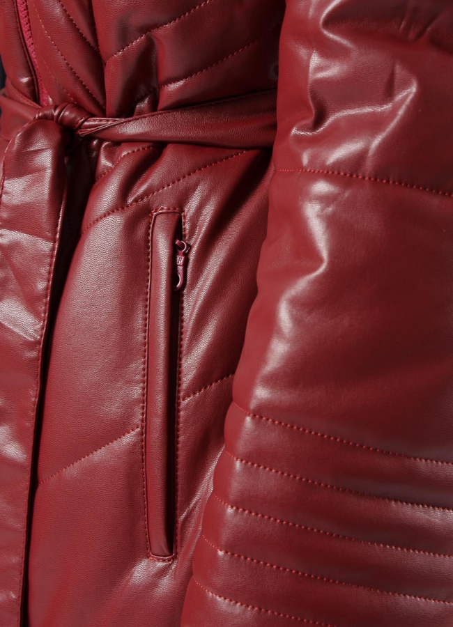 Пуховик из эко кожи красного цвета с поясом модель № 18259 универмаг малина