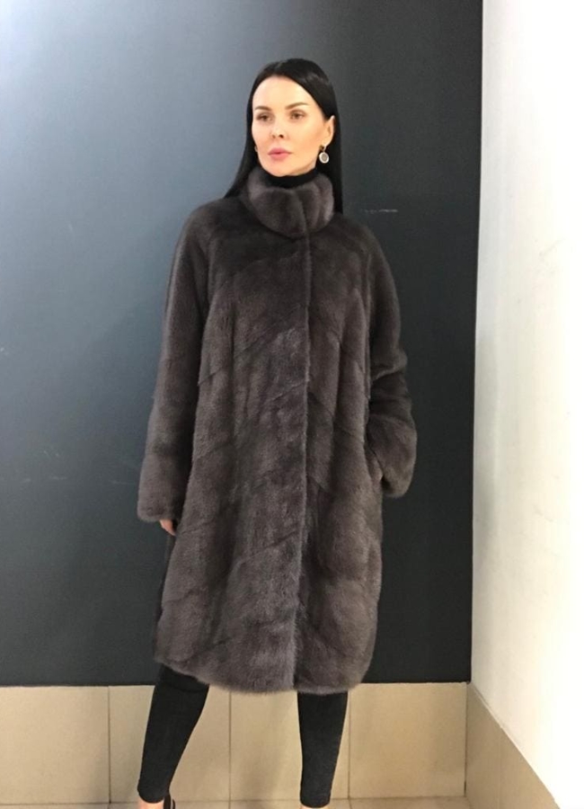 Норковая шуба в поперечном раскладе цвета капучино модель № 356-5 меха малина