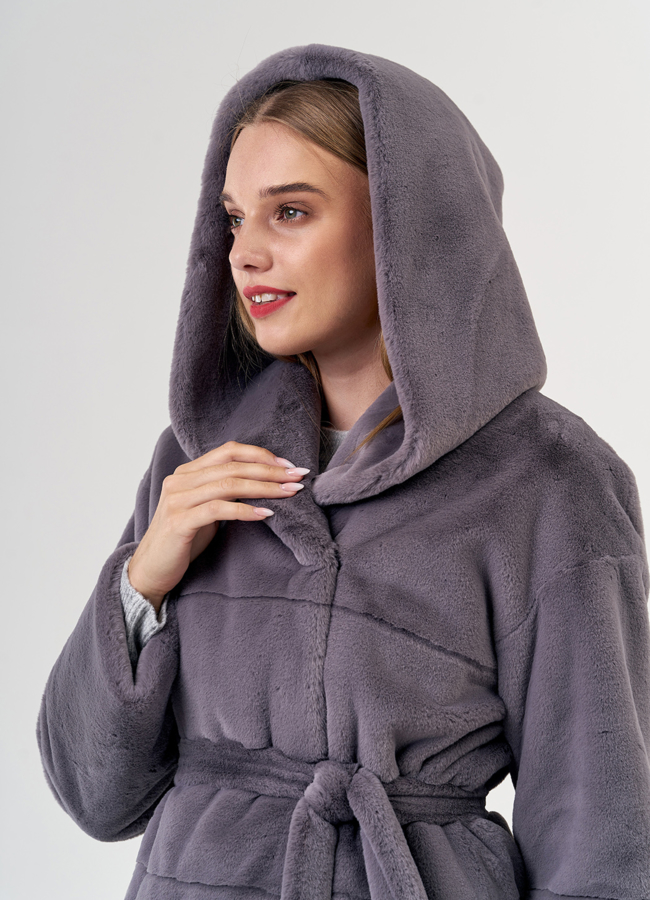 Укороченная шуба из эко меха с капюшоном модель № 21134 универмаг малина