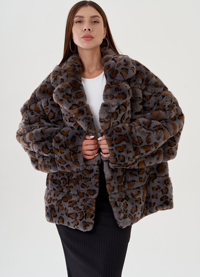 Куртка из колика с английским воротником прямого силуэта модель № 81857 меха малина