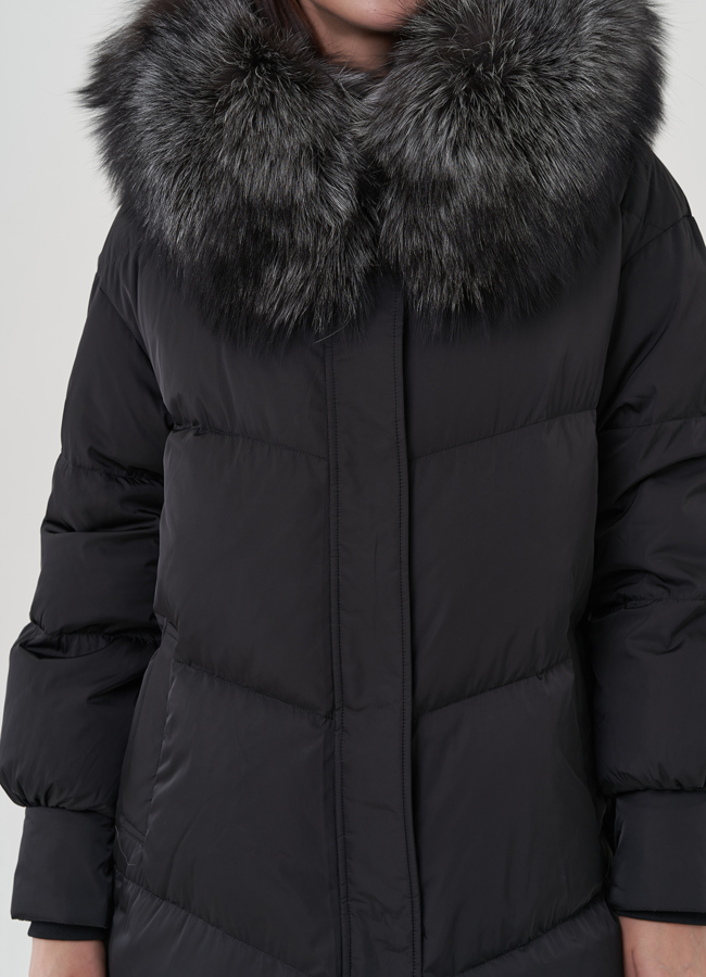 Женский пуховик с отделкой капюшона из чернобурки модель № 25367 универмаг малина