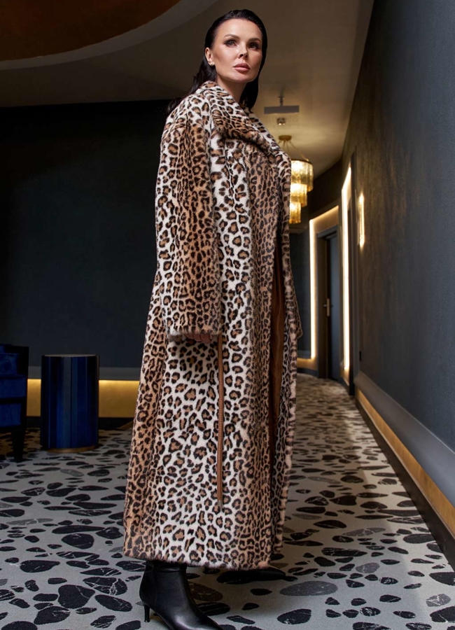 Пальто из эко меха с анималистичным принтом модель № 28554 универмаг малина