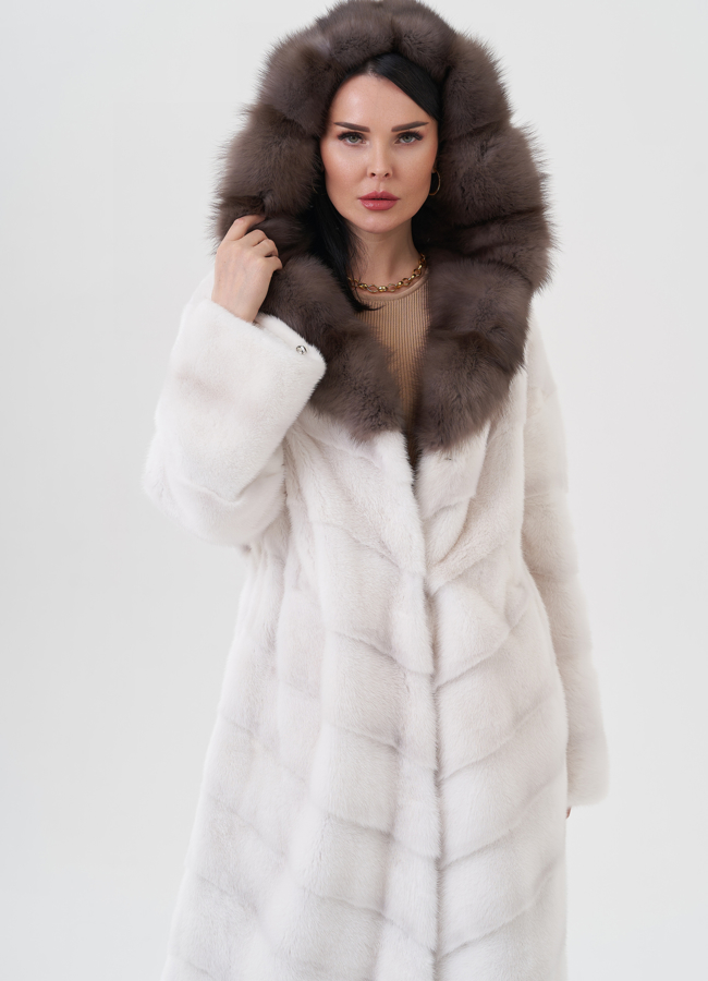 Норковая шуба с капюшоном из куницы  модель № 24669 меха малина