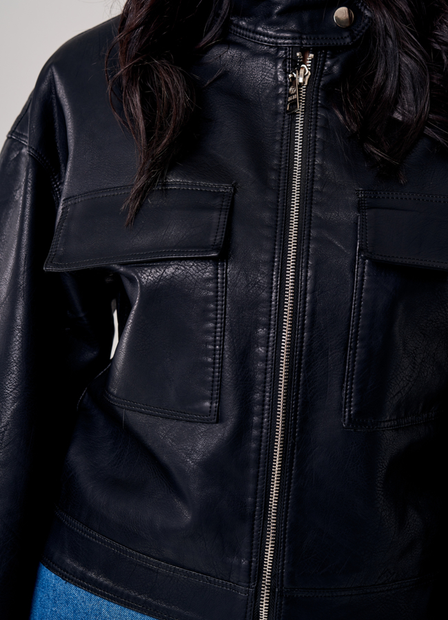 Женская куртка из эко кожи черного цвета модель № 20748 универмаг малина