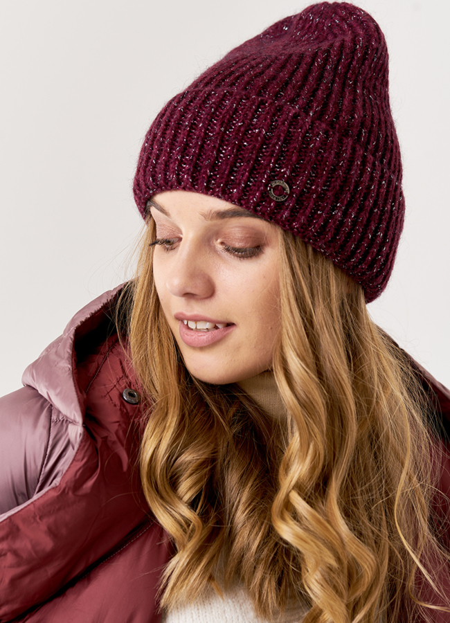 Шапка бордового цвета модель № 10898 меха малина