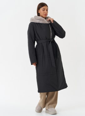 Пуховик с капюшоном из эко меха