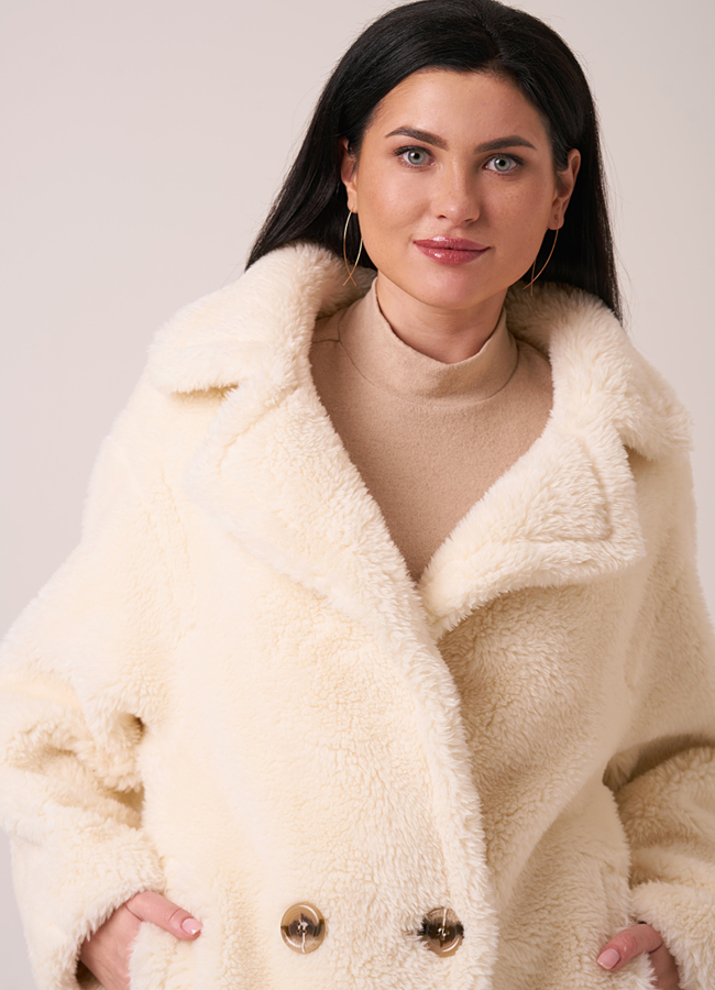 Пальто из эко меха с английским воротником модель № 8257 в рассрочку