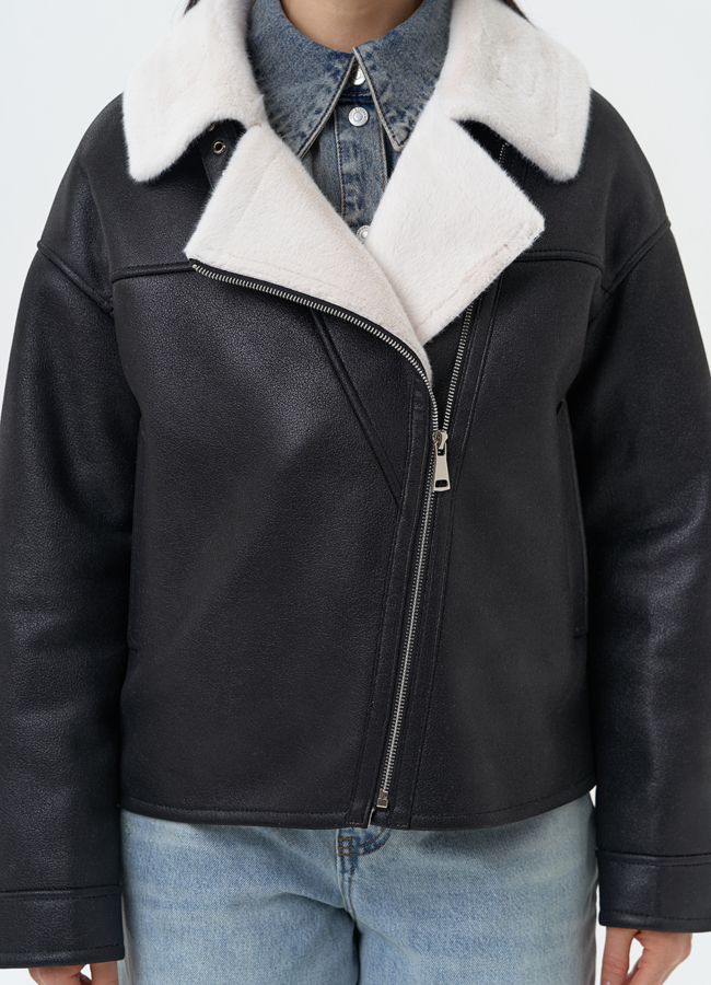 Короткая дубленка из эко замши черного цвета модель № 30207 универмаг малина