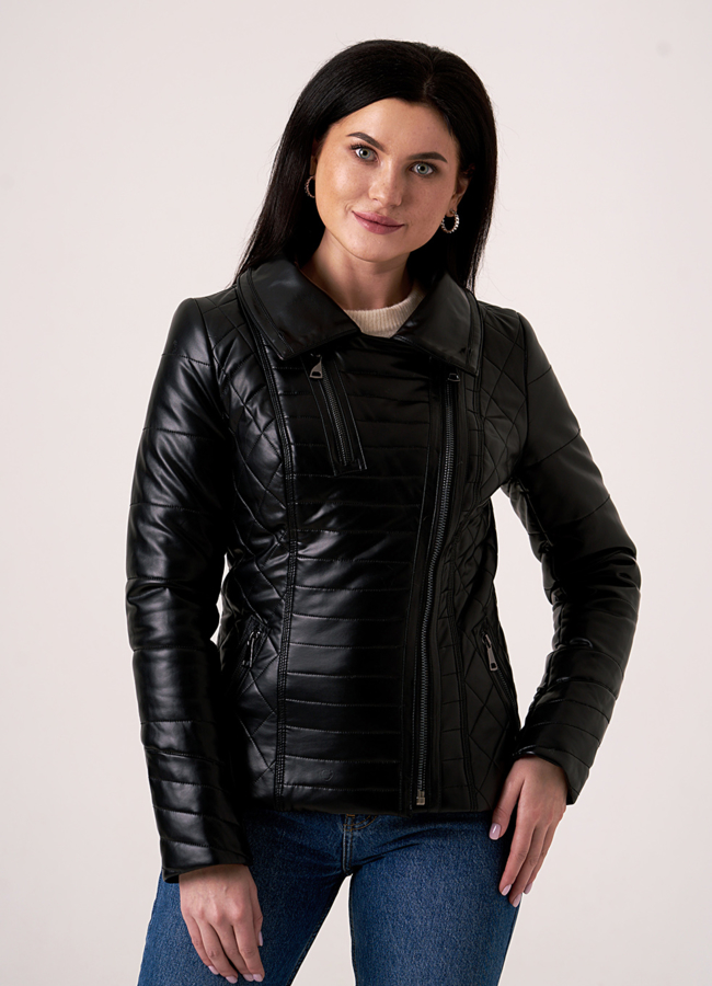 фото Куртка из эко кожи на молнии в черном цвете модель № 572