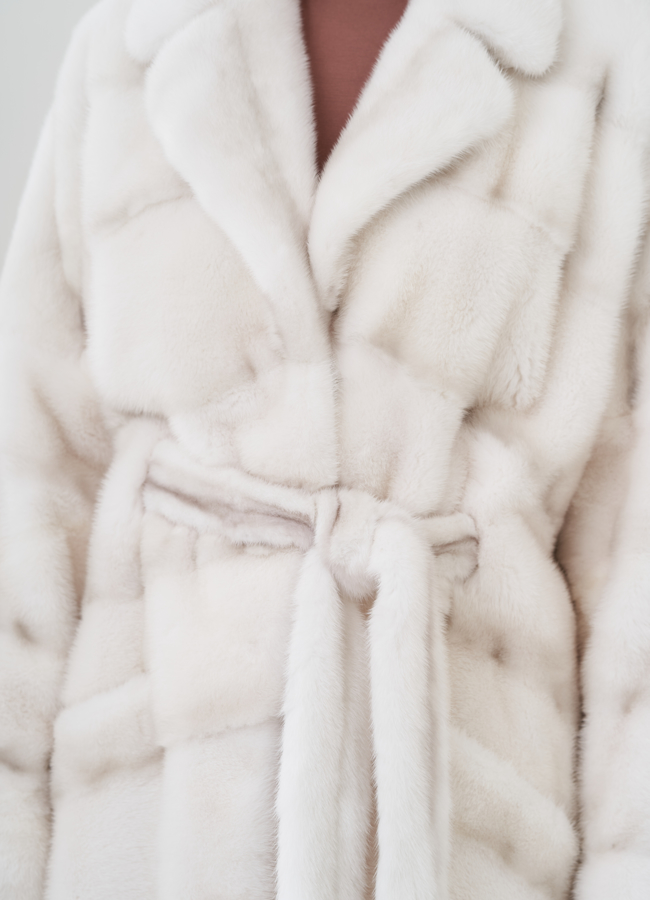 Шуба из норки белого цвета модель № 24822 в кредит