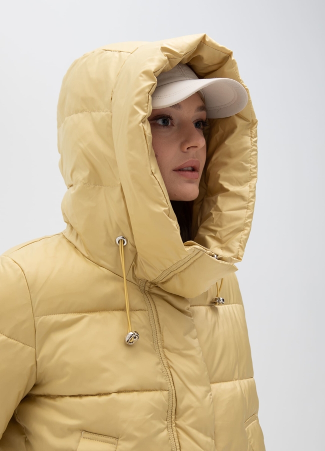 Женская куртка с капюшоном  модель № 25795 универмаг малина