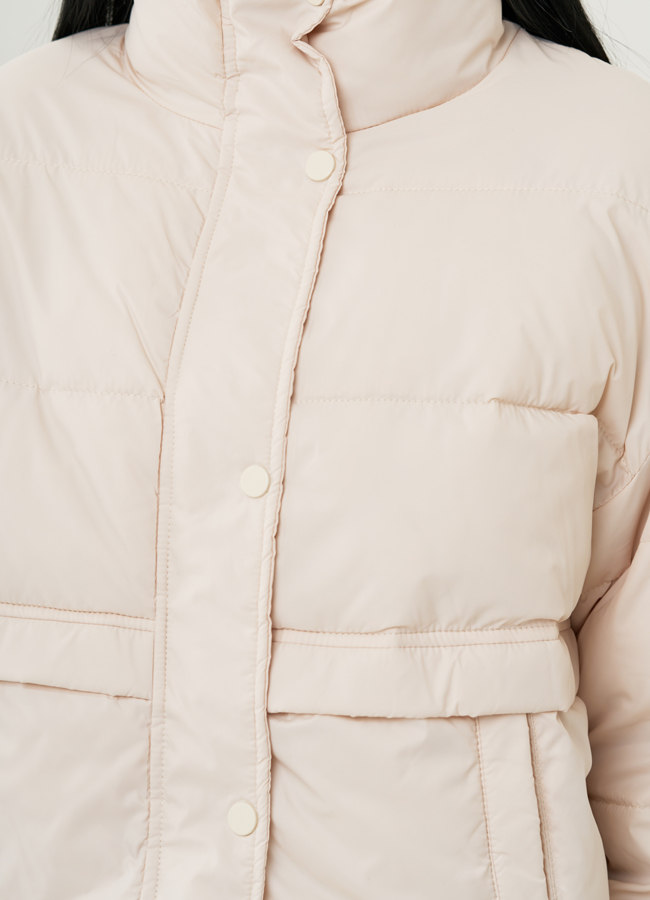 Женская утепленная куртка светло-бежевого цвета модель № 22400 универмаг малина