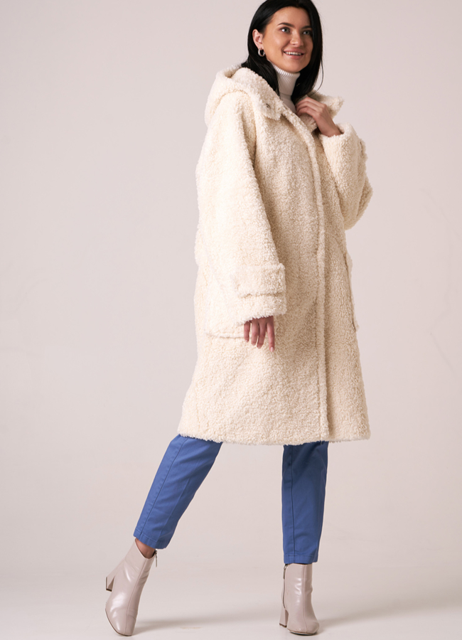 Шуба из овечьей шерсти с накладными карманами и капюшоном модель № 1984-1 меха малина