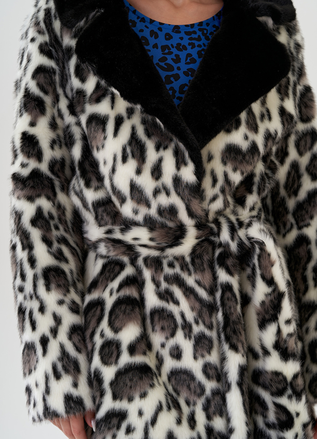 Пальто из эко меха с леопардовым принтом модель № 81308 в рассрочку