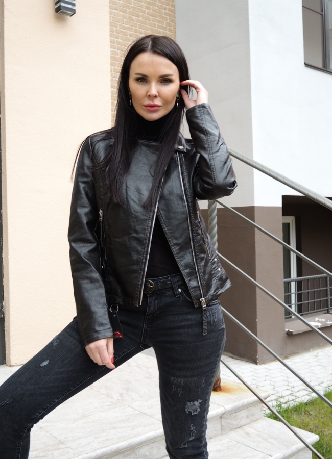 Куртка из эко кожи черного цвета  модель № 1369 в рассрочку