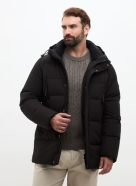 Мужской пуховик черного цвета