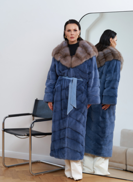 Длинная норковая шуба с капюшоном из меха куницы