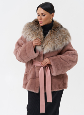 Короткая шуба из норки с капюшоном из рыси