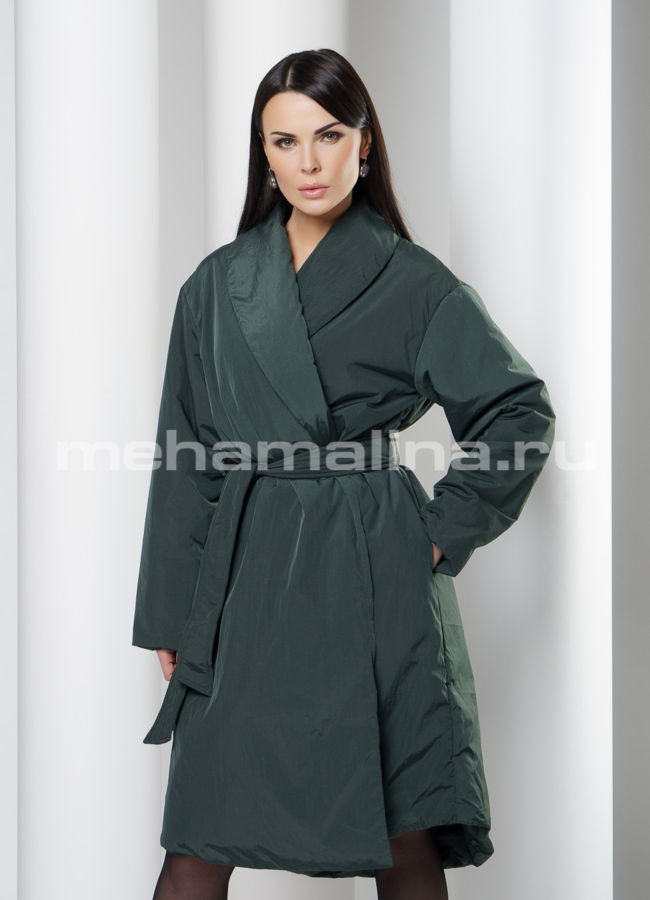 Пальто на запах в цвете изумруд модель № 11179 меха малина