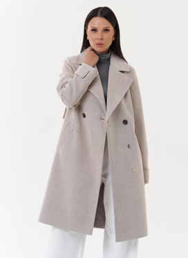 Пальто бежевого цвета с английским воротником