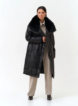 Женский кожаный пуховик с отделкой из меха лисы фото