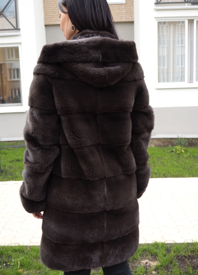 фото Женское пальто из норки в поперечном раскладе модель № S-764