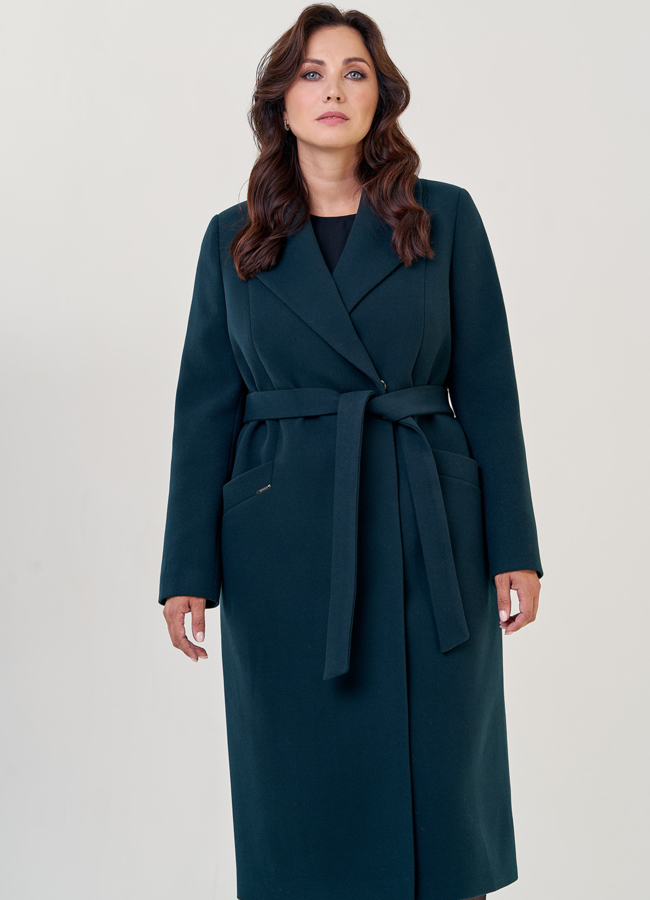 Женское пальто с английским воротником в зеленом цвете модель № 23180 меха малина