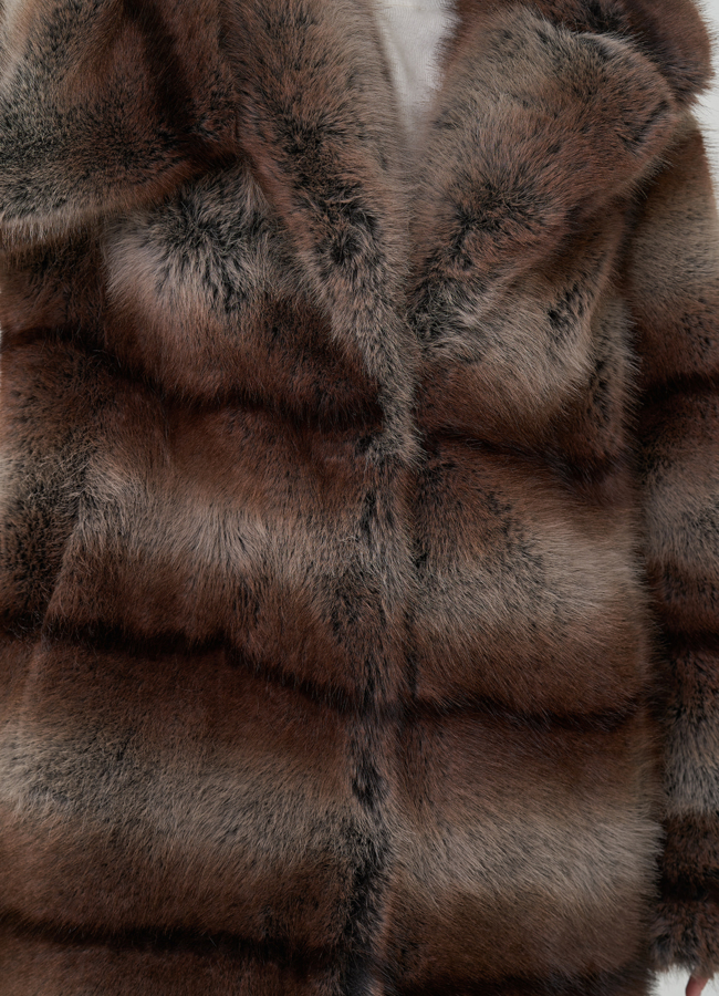 Женское пальто из эко меха под американского енота модель № 25680 универмаг малина