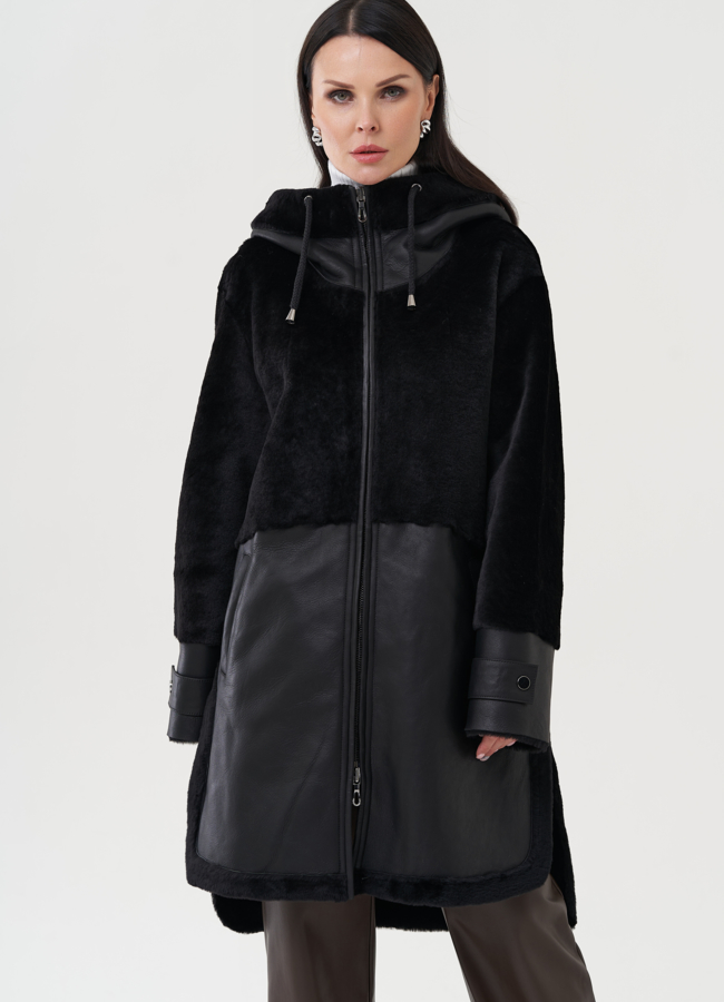 Женская дубленка черного цвета с капюшоном модель № 25523 в кредит