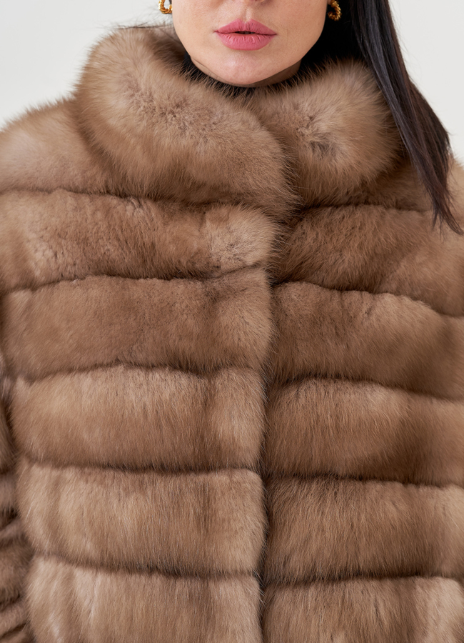 Короткая шуба из куницы в цвете тор-тор модель № 77589 в рассрочку