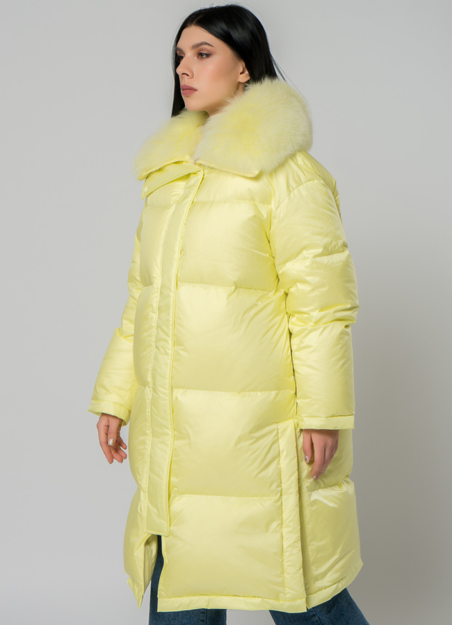 Женский пуховик желтого цвета  модель № 22165 универмаг малина