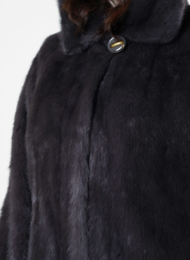 Женская шуба в сером цвете