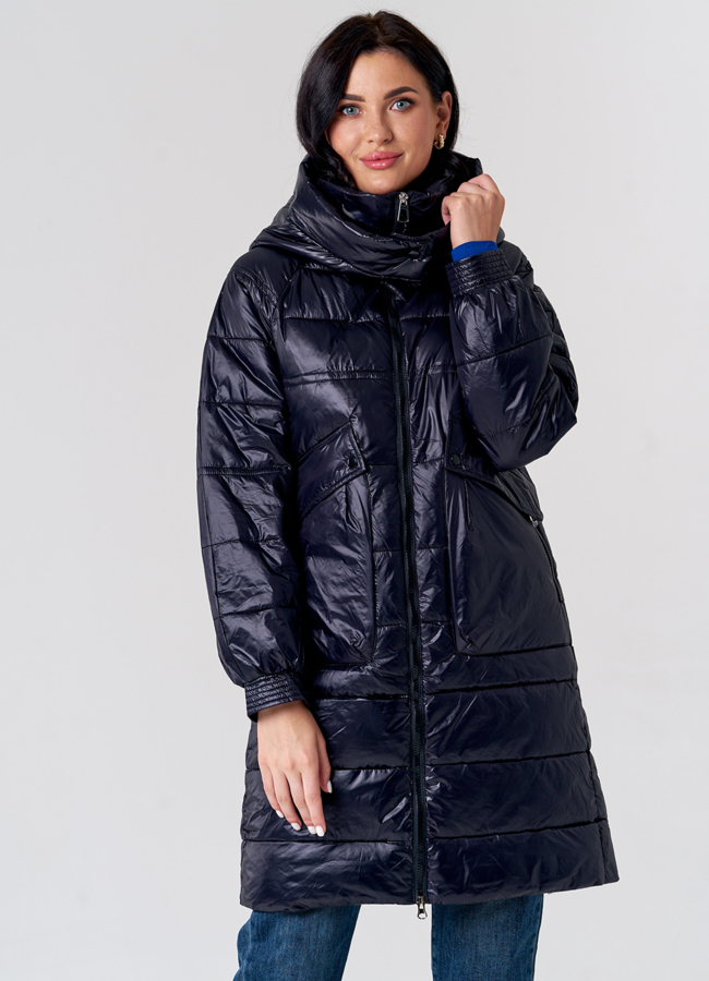 Демисезонное пальто черного цвета модель № 21576 меха малина