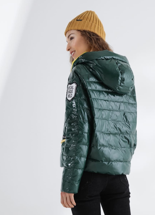 фото Куртка с капюшоном в зеленом цвете модель № 7746