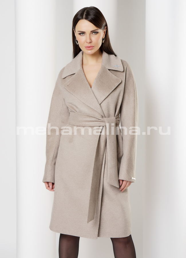 Светлое пальто Sharm модель № 10917 меха малина