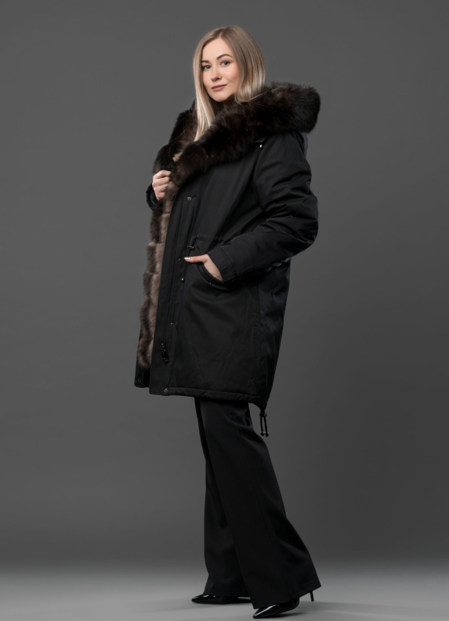 Парка в черном цвете с меховой отделкой модель № 9002 в кредит