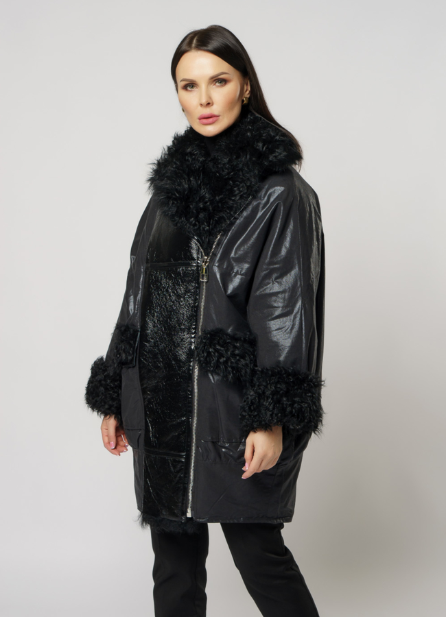 Двусторонний пуховик oversize с отделкой из козлика  модель № 221 меха малина