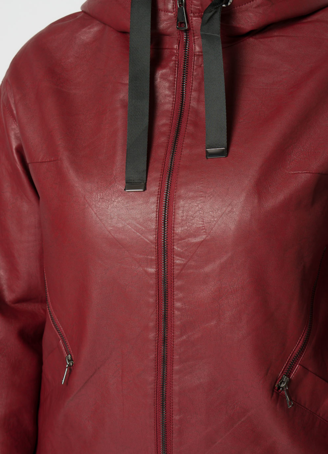 Куртка из эко кожи в красном цвете с капюшоном модель № 21693 универмаг малина